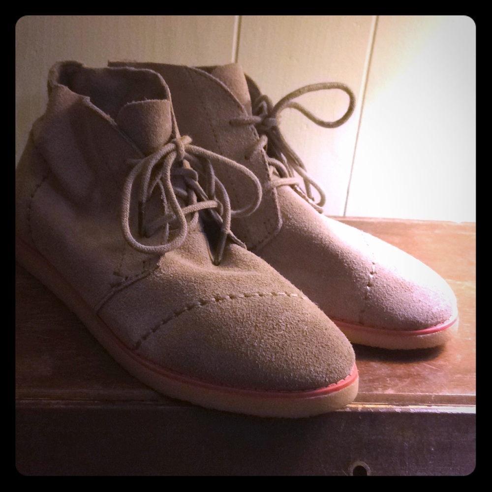 Toms leather shoes women's size 6.5